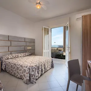 https://hotel-vallechiara.emilia-romagnahotels.net