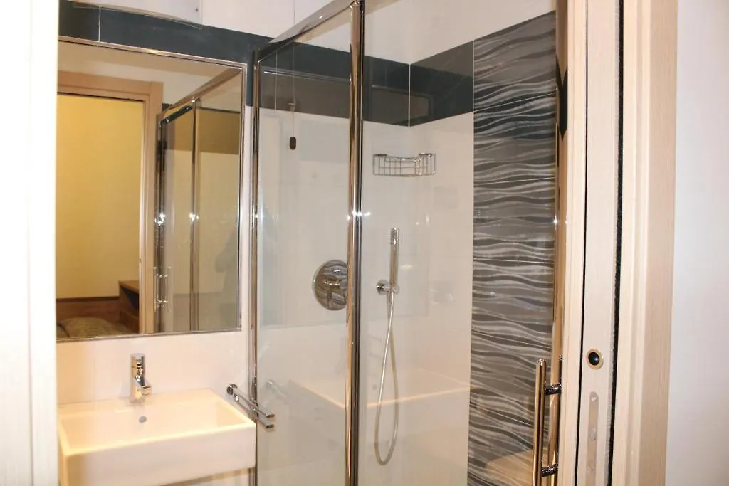 House Beatrice Milano Hotel 2*, Milan